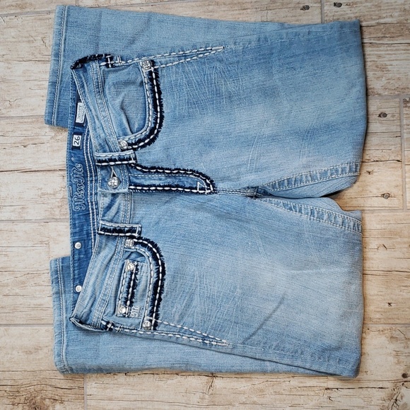 Miss Me Capri Boyfriend Jeans - Picture 4 of 7